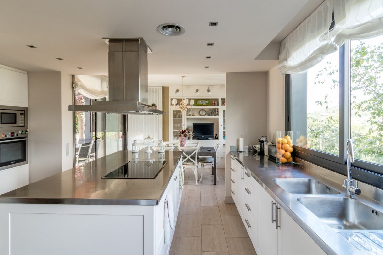 Casa de 6 dormitorios, 4 baños y 346m² en venta en Sant Just Desvern, Sant Just Desvern - foto 5 de 23