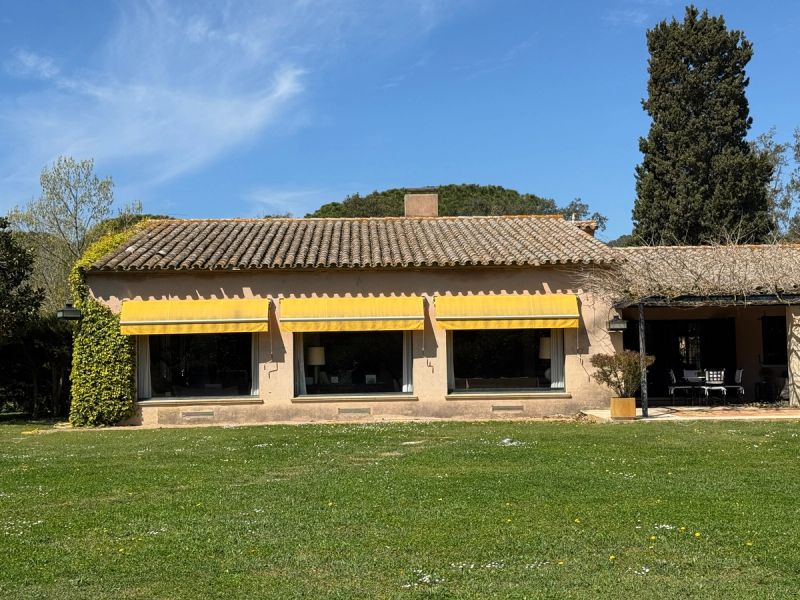 Villa en Mont-Ras 1613m² 6h6b P1