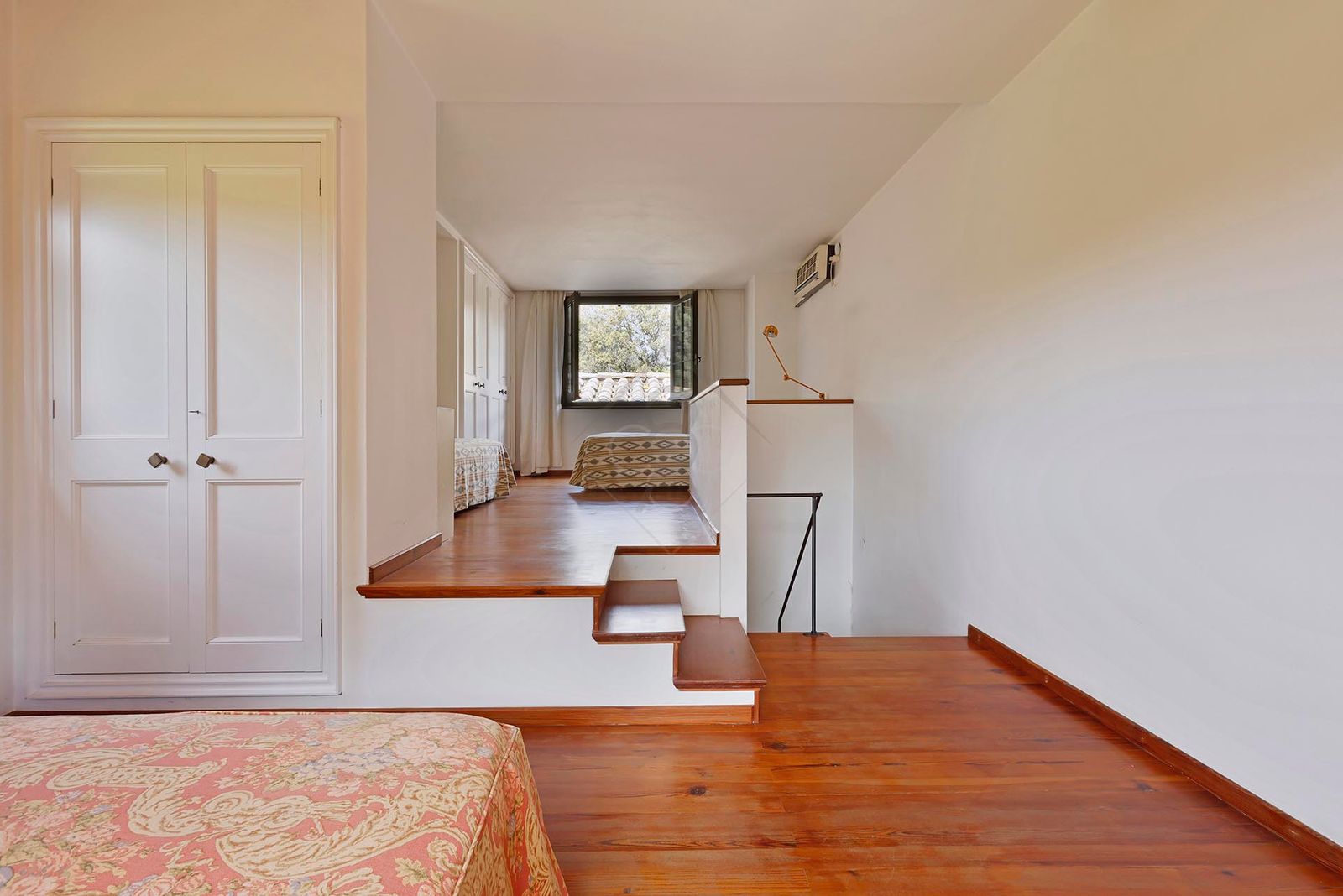 6-bedroom, 6-bathroom 1613m² villa for sale in Mont-Ras, Mont-ras - photo 18 of 35