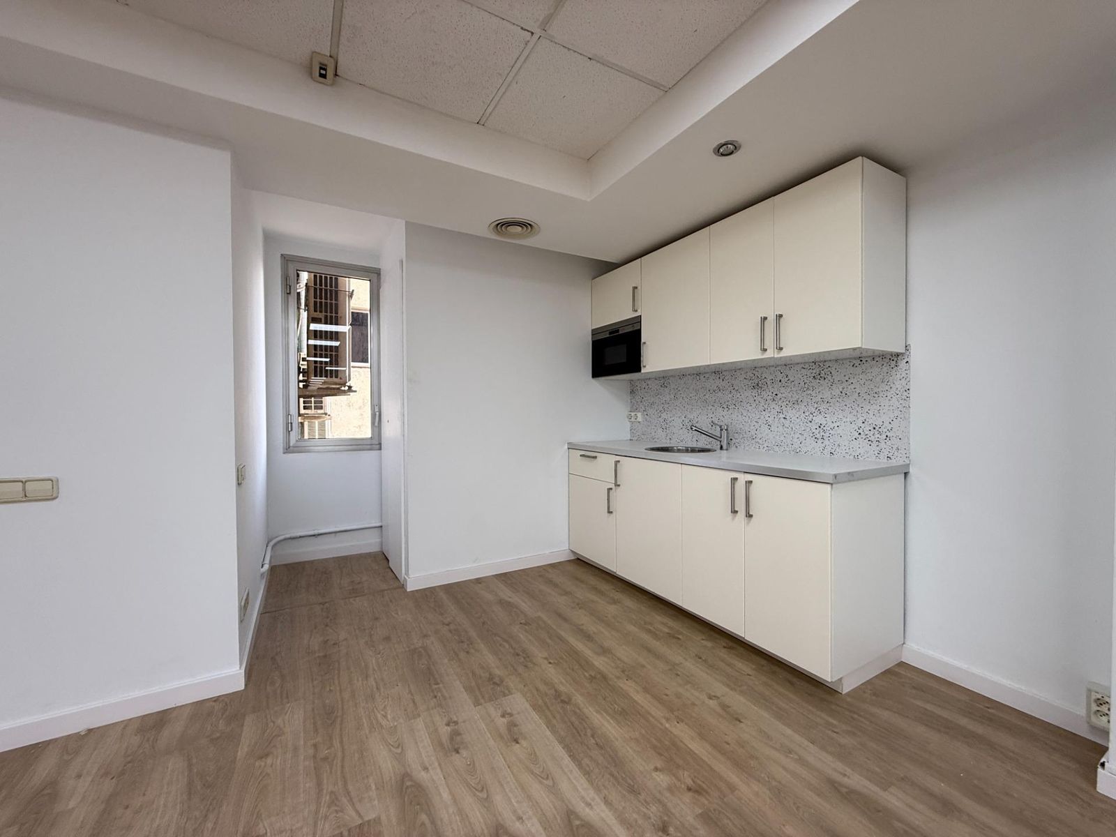 Oficina de 4 dormitorios, 3 baños y 253m² en alquiler en Eixample, Barcelona - foto 6 de 10