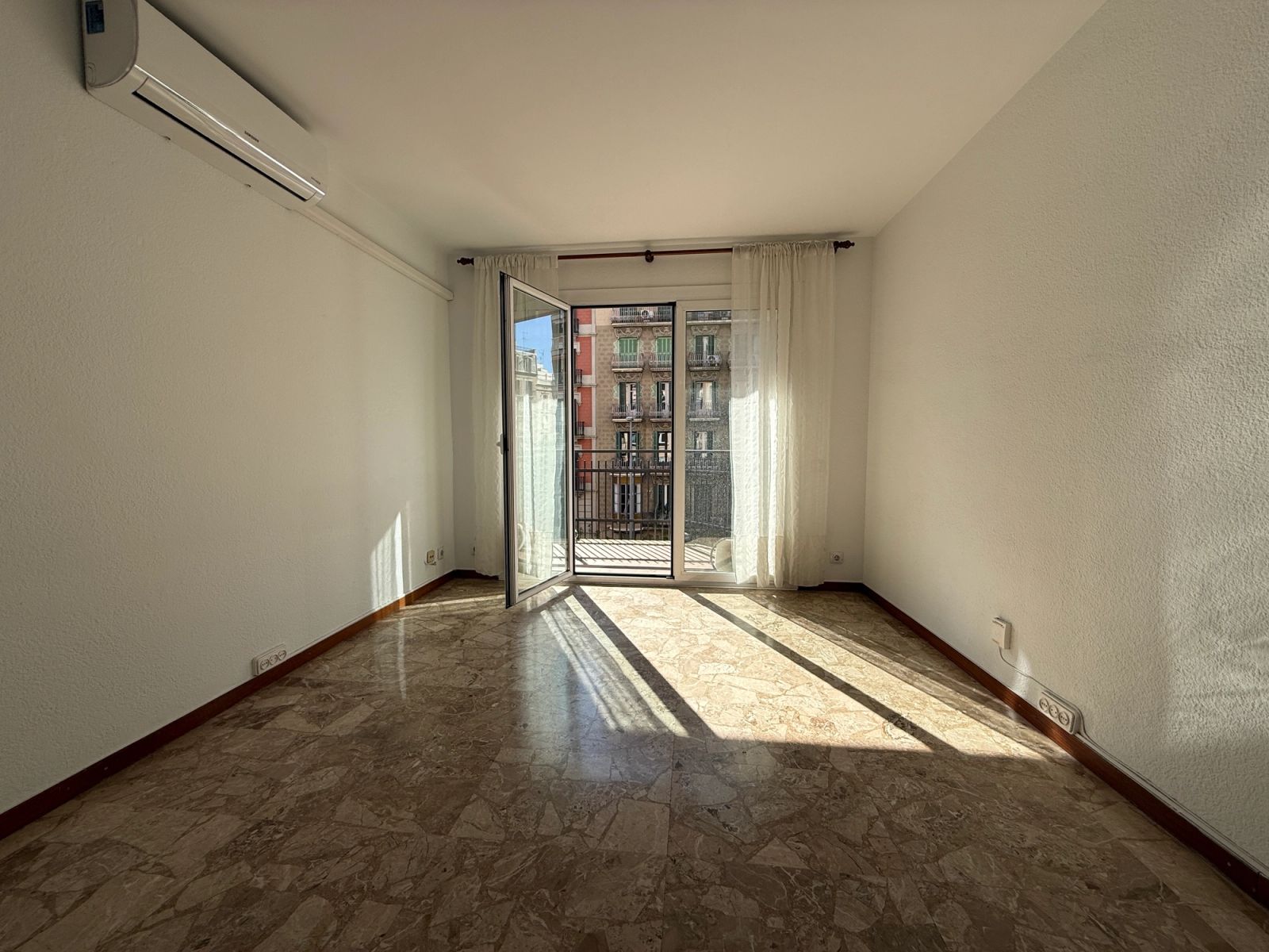 Piso de 4 dormitorios, 2 baños y 96m² en venta en Eixample, Barcelona - foto 14 de 30