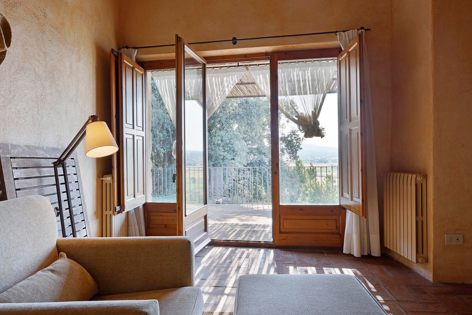 Propiedad de 3 dormitorios, 3 baños y 260m² en venta en Castell del Emporda, La Bisbal - foto 13 de 50