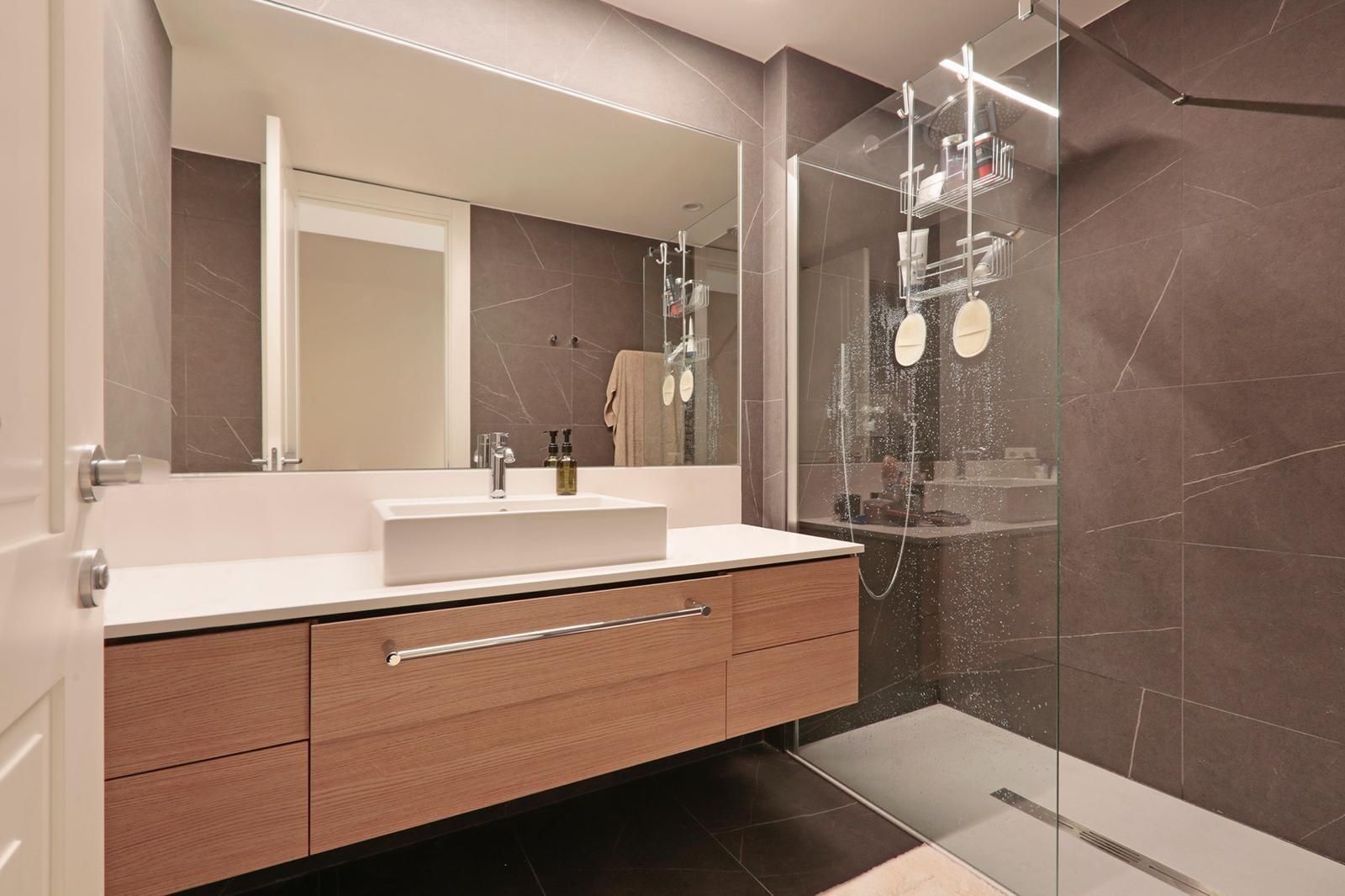 Apartamento de 4 dormitorios, 4 baños y 215m² en venta en Eixample, Barcelona - foto 8 de 12