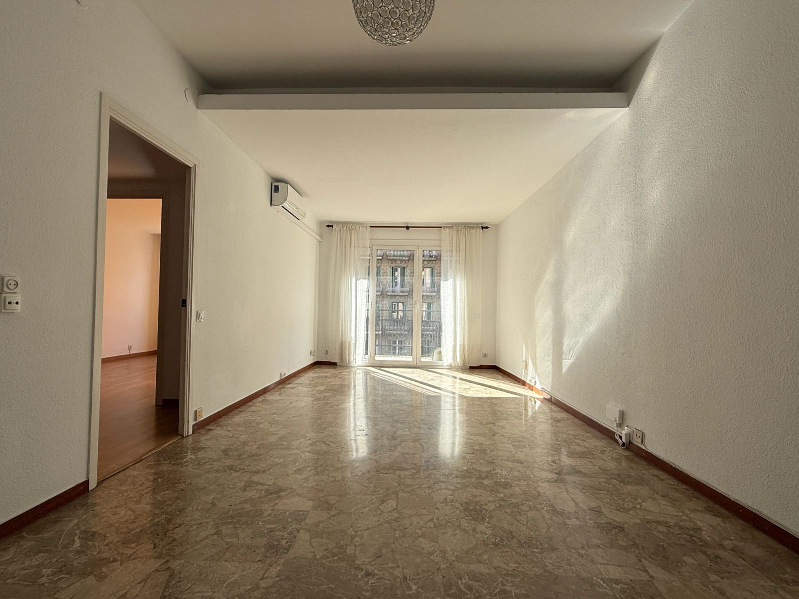 Piso de 4 dormitorios, 2 baños y 96m² en venta en Eixample, Barcelona - foto 6 de 30
