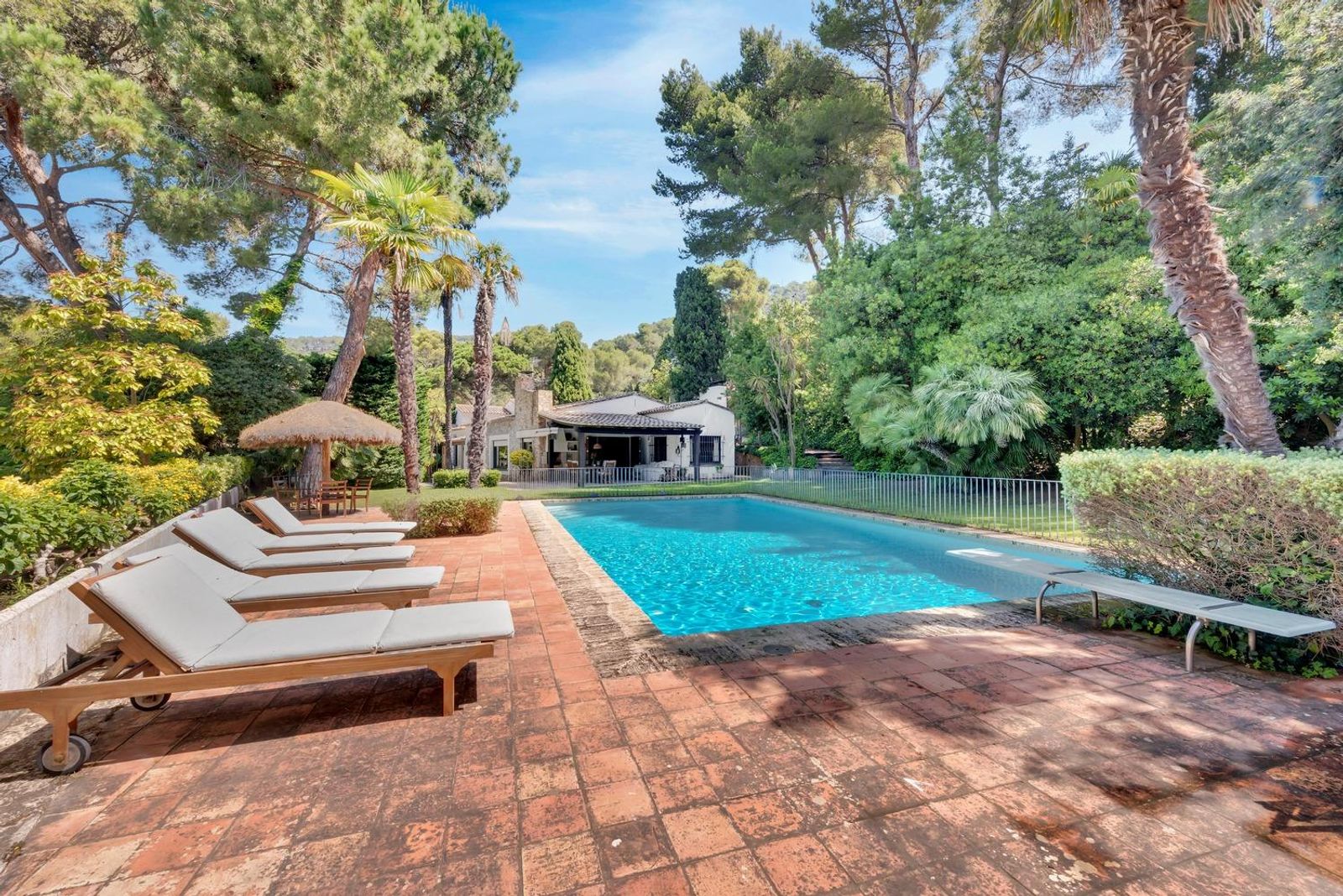 Casa de 6 dormitorios, 6 baños y 450m² en venta en Llafranc, Palafrugell - foto 1 de 50