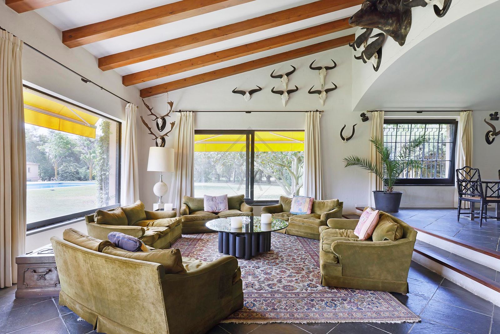 6-bedroom, 6-bathroom 1613m² villa for sale in Mont-Ras, Mont-ras - photo 3 of 35