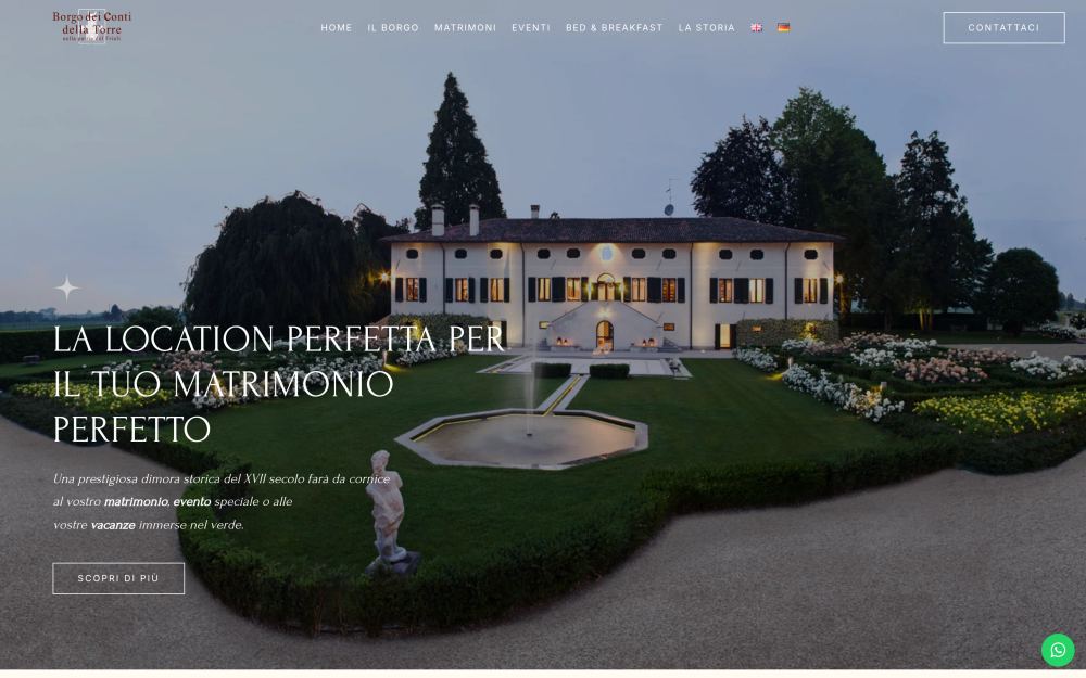 La nuova home con la villa illuminata e il giardino