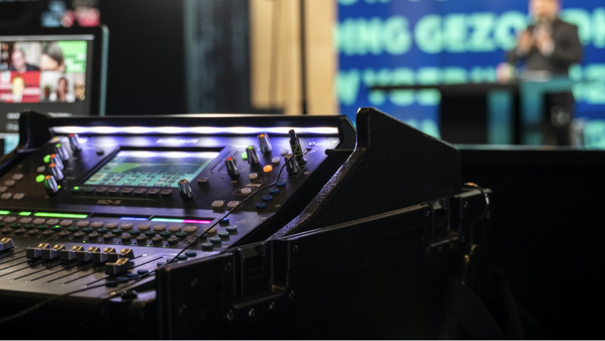 Pay more, get less — Nexstar/Tegna deal draws twin antitrust attacks