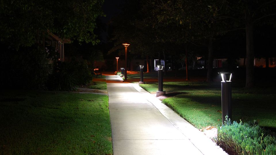 Pathway bollard lighting