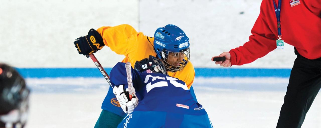 kids playing ice hockey
