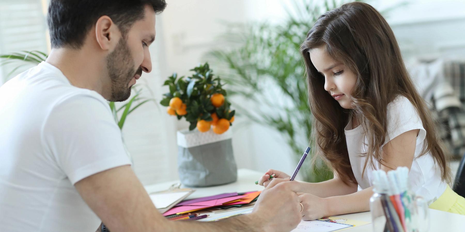 apa és lánya házifeladatot ír