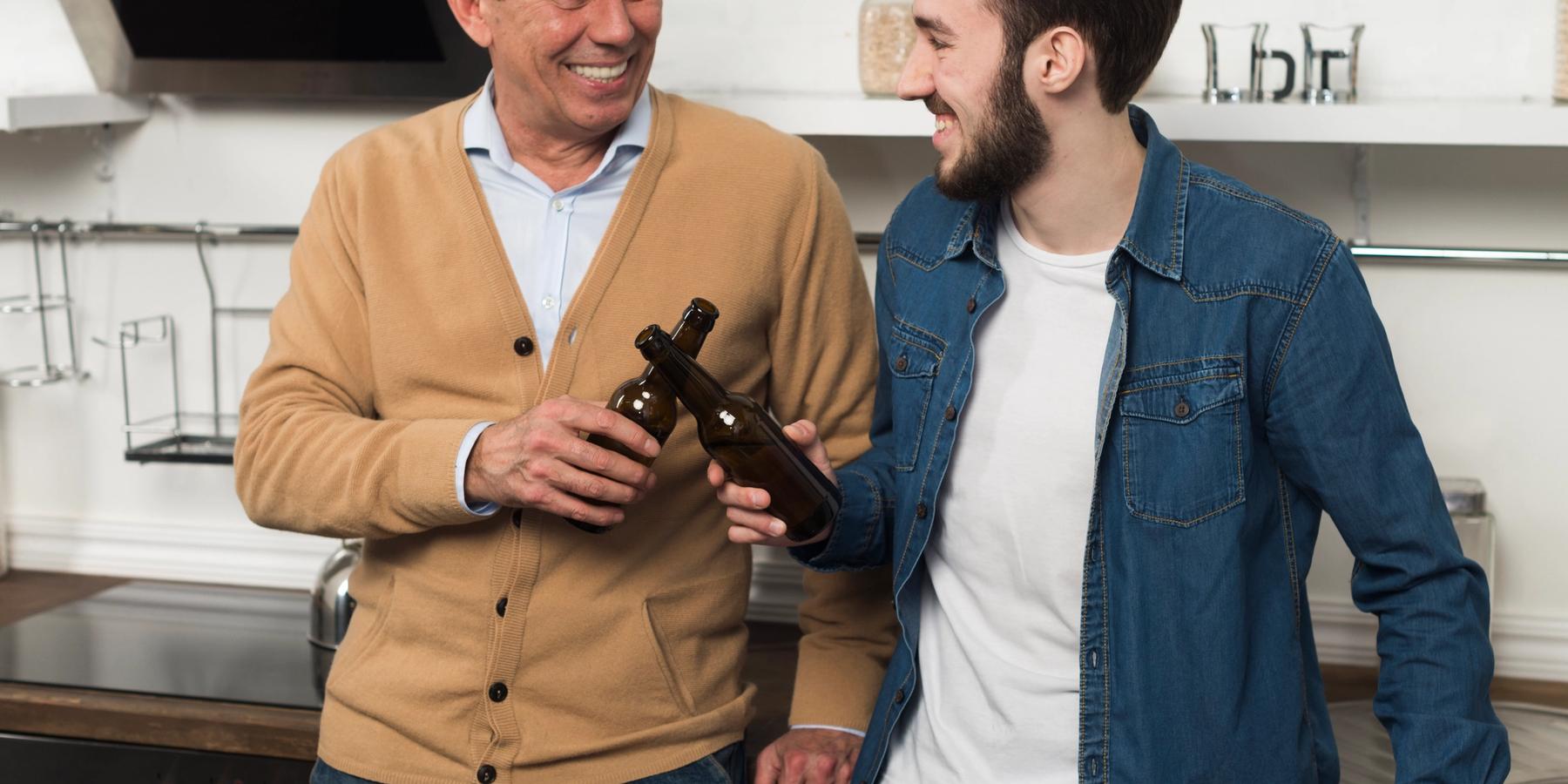 apa és fia söröznek