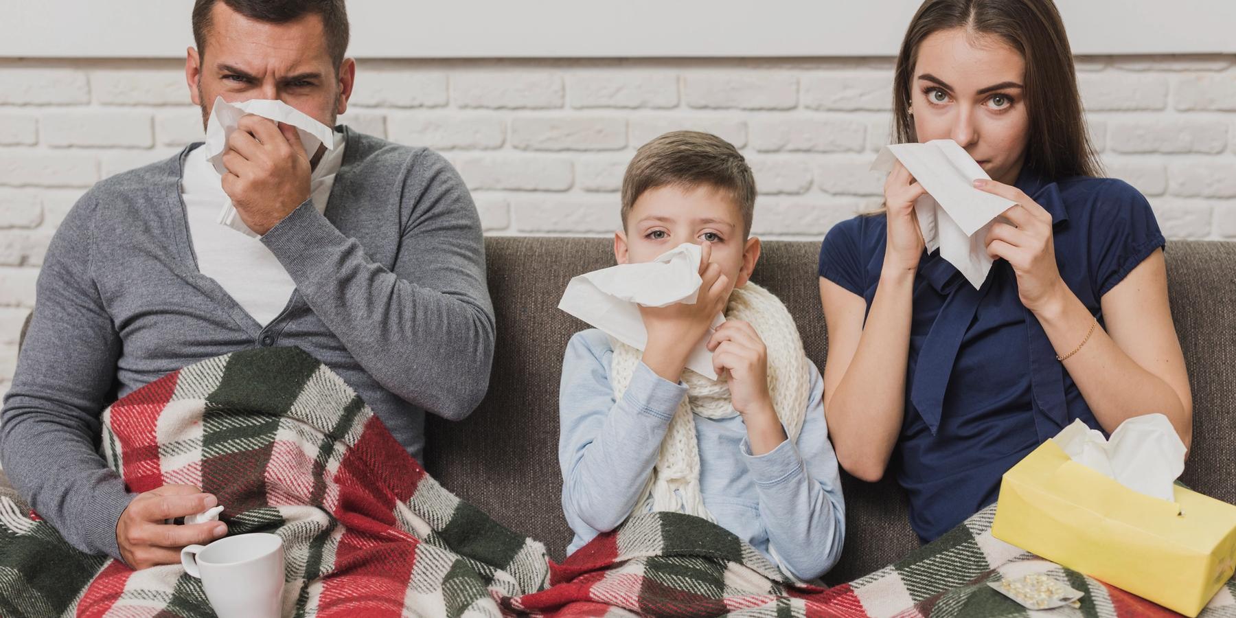 Szülők és beteg fiúk, szemből láthatóan.