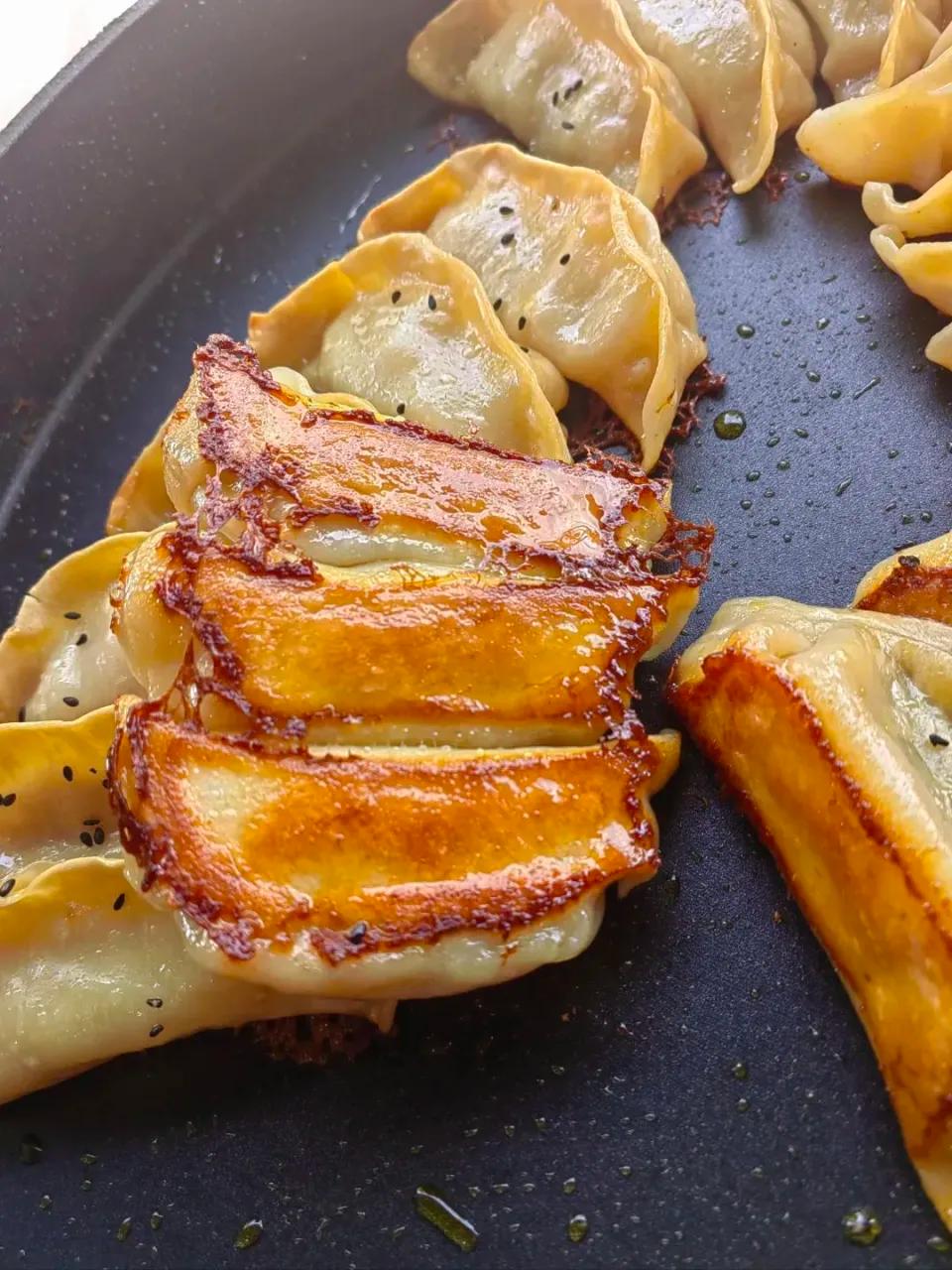 Crispy Pan-Fried Pork Dumplings (4pcs)
