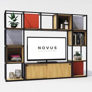Novus stands from front