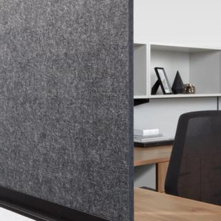 Divider attached to desk