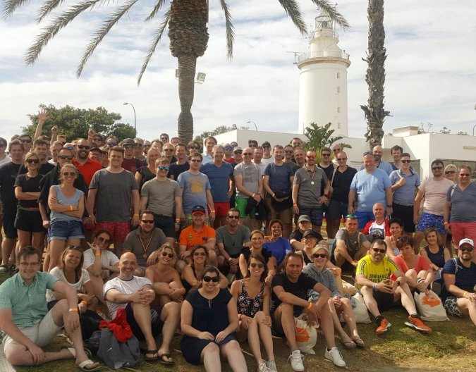 incentive reis Malaga costa del sol groepsfoto aan strand Malaga