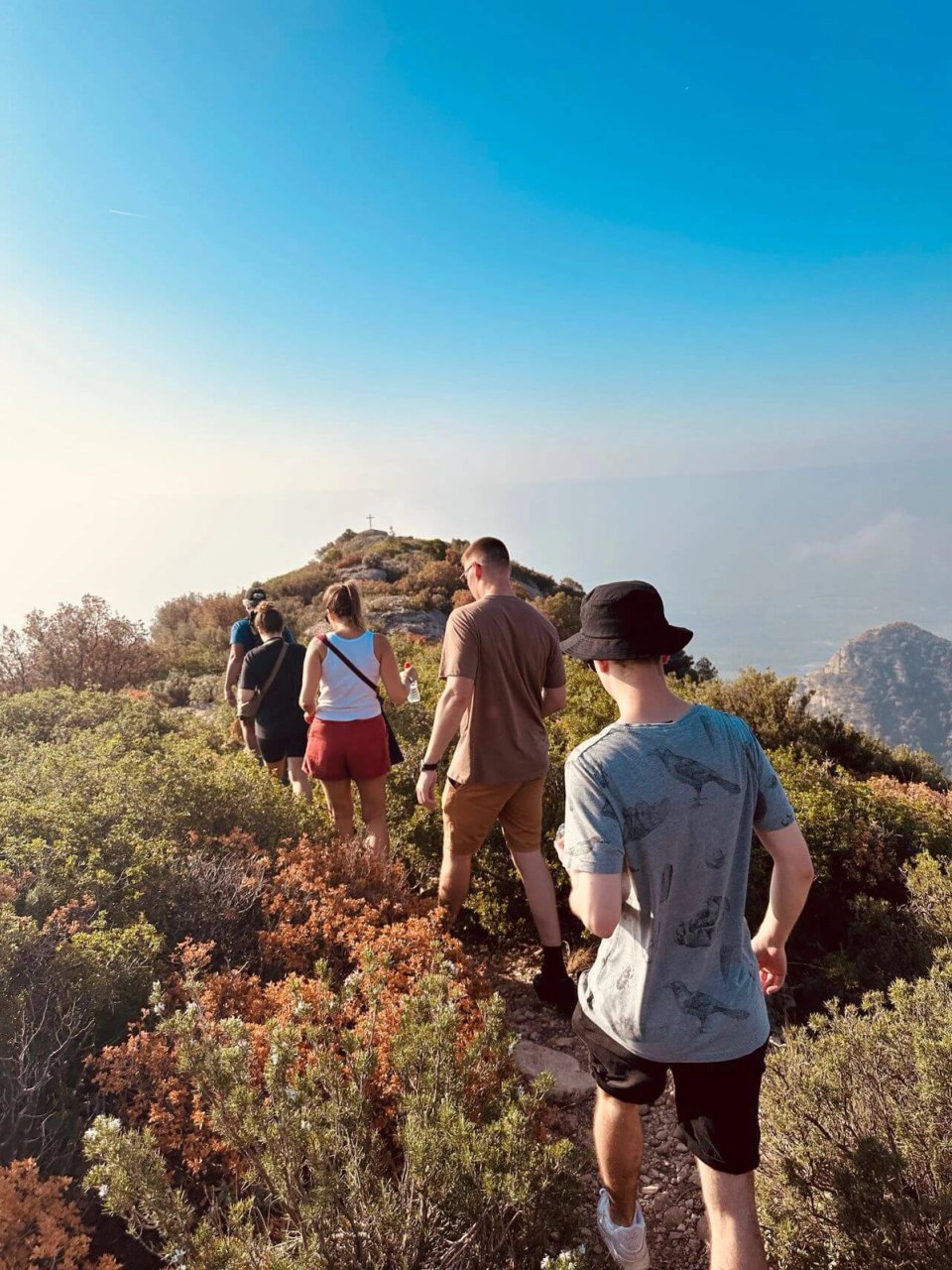 teambuilding barcelona secwise hike in montserrat