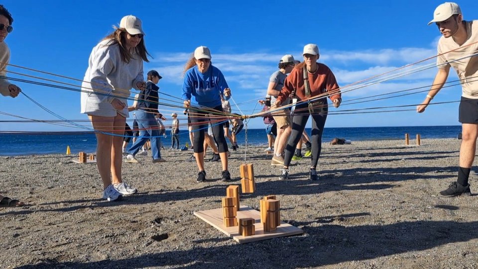 Bedrijfsuitje Malaga Andalusië teambuilding op strand