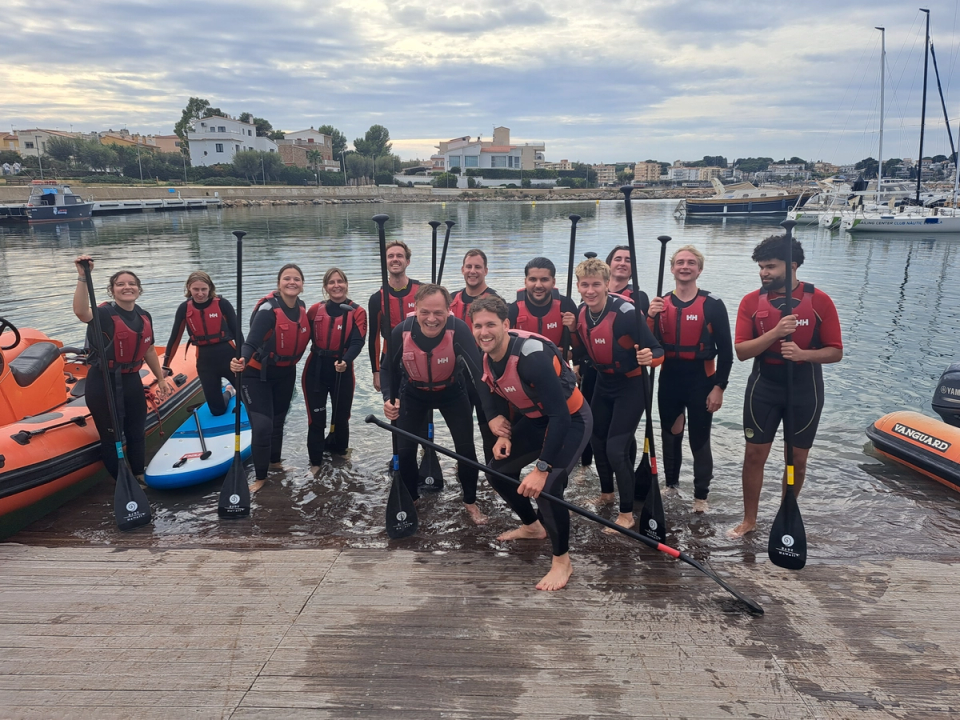 Personeelsreis Spanje Catalonië teambuilding in costa brava SUP