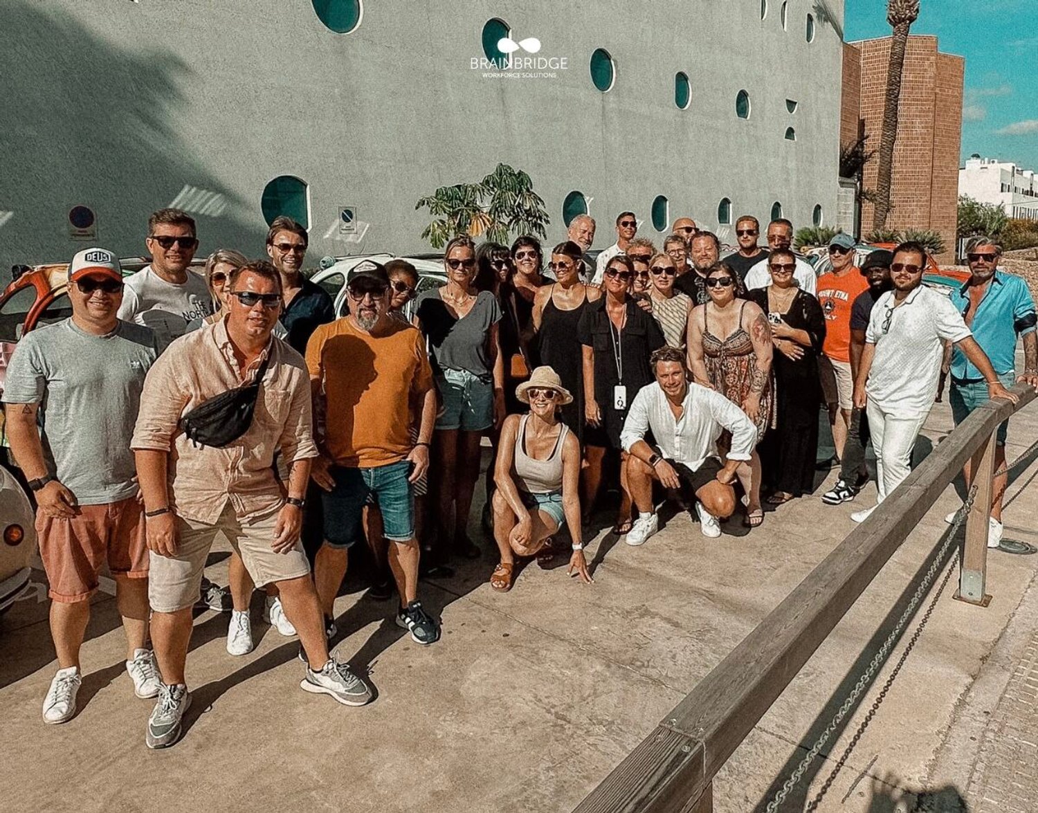 Ibiza teambuilding picture of the whole group in front of hotel Ocean Drive Talamanca