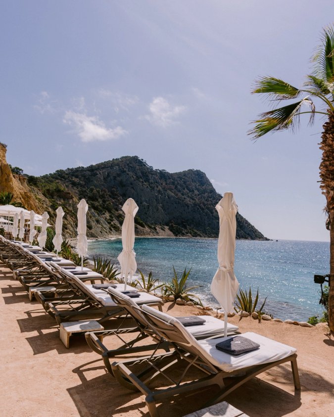 nessout_corporate escapes island 1