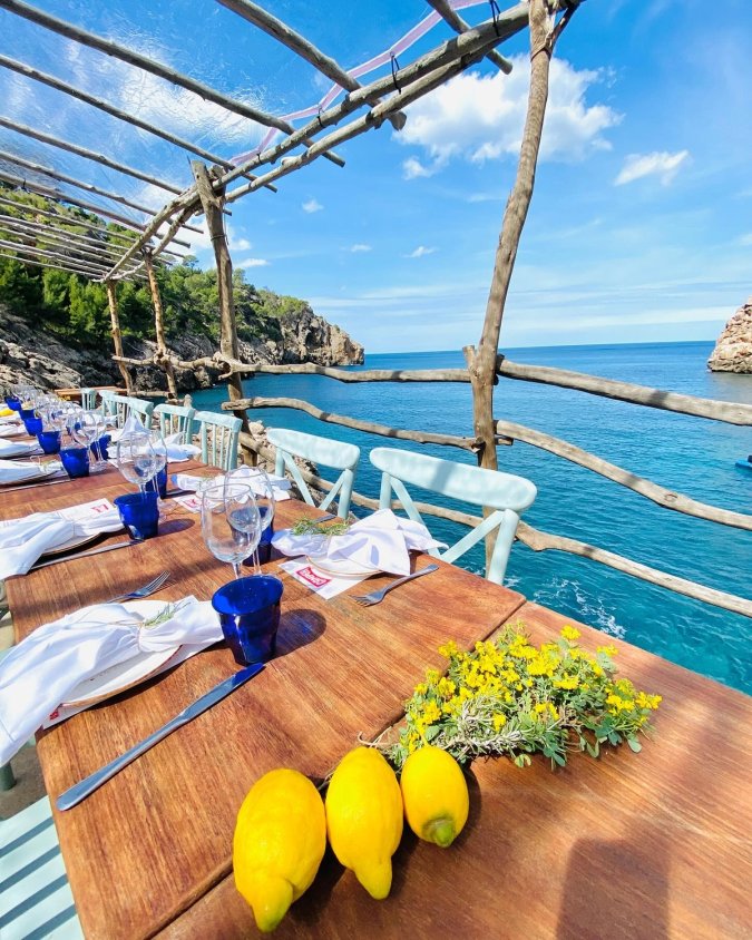 Incentive trip Mallorca seaside restaurant for groups and events