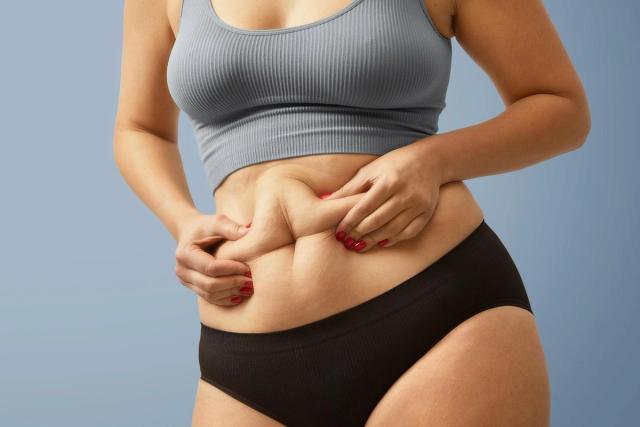 Illustration showing common reasons semaglutide weight loss may stall or plateau