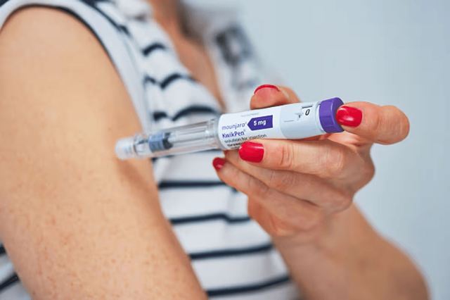 woman injecting - Does Mounjaro Show Up in Blood Work