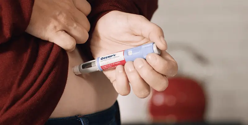 Person injecting Ozempic into their abdomen - Semaglutide Visceral Fat