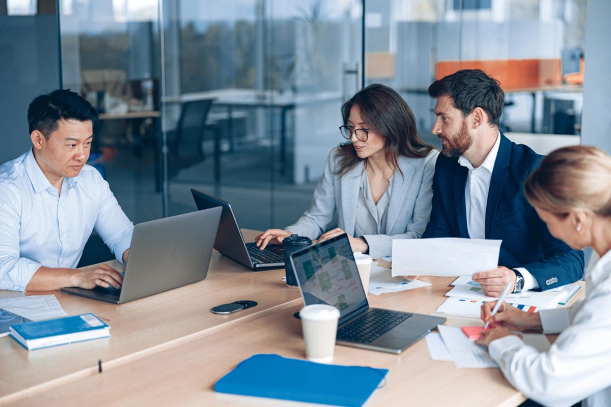 how does GEO impact the B2B buyer's journey