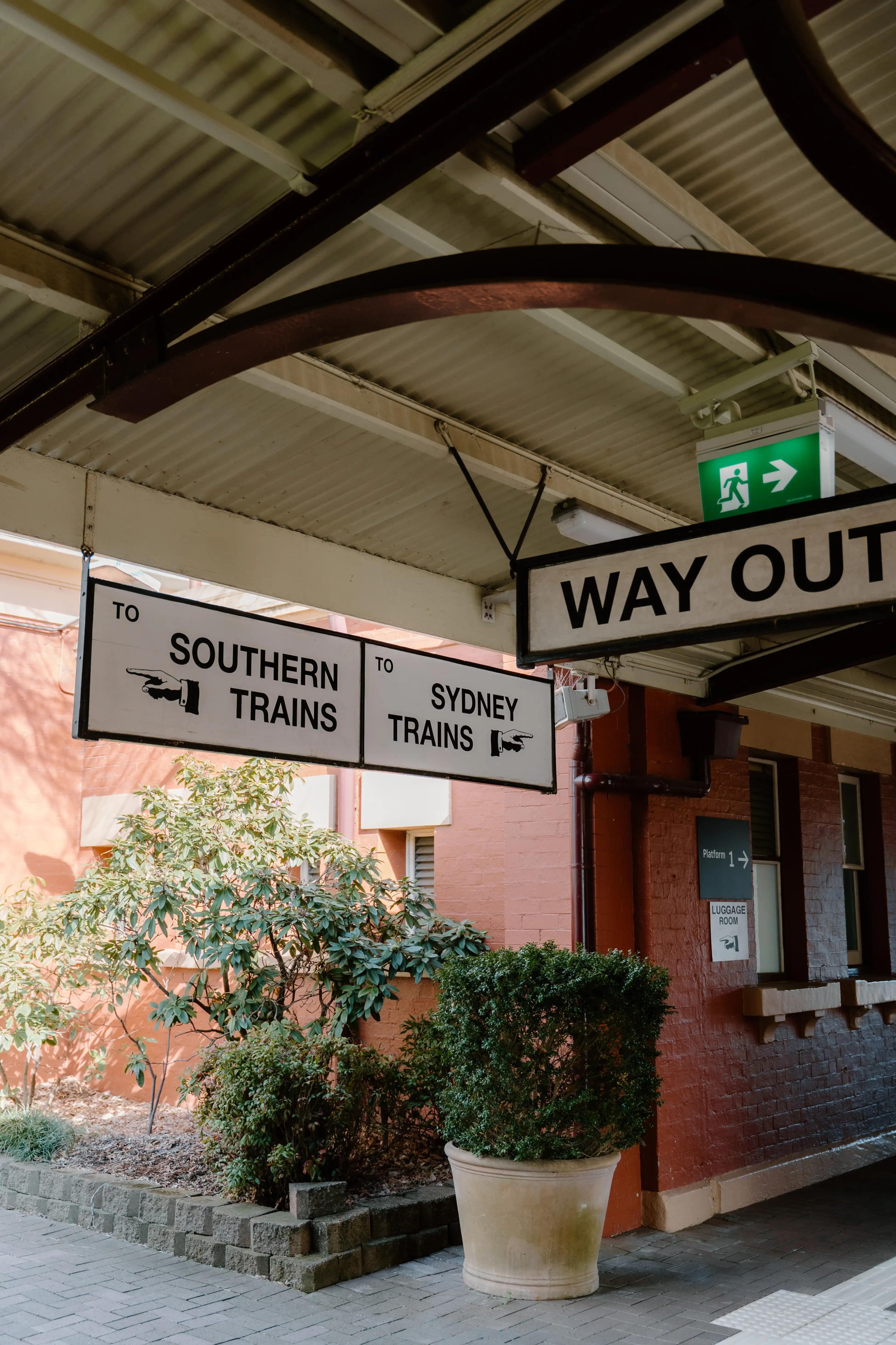 Moss Vale train station directional signage to Southern Trains and Sydney trains.