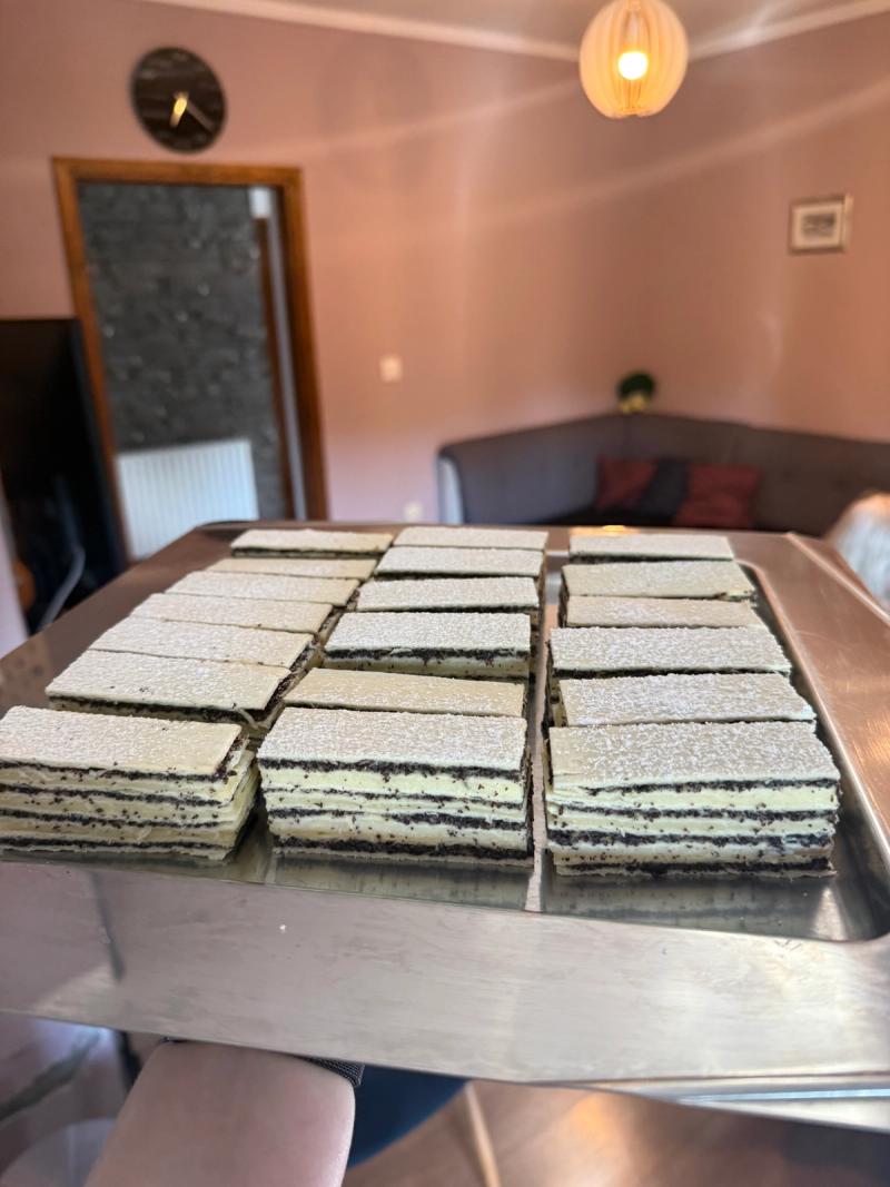 Rozen kolac s makom i vanilijom
