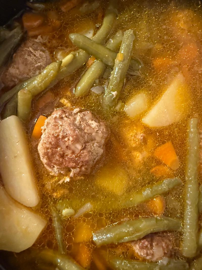 Mahune s mesnim okruglicama — fotografija 2