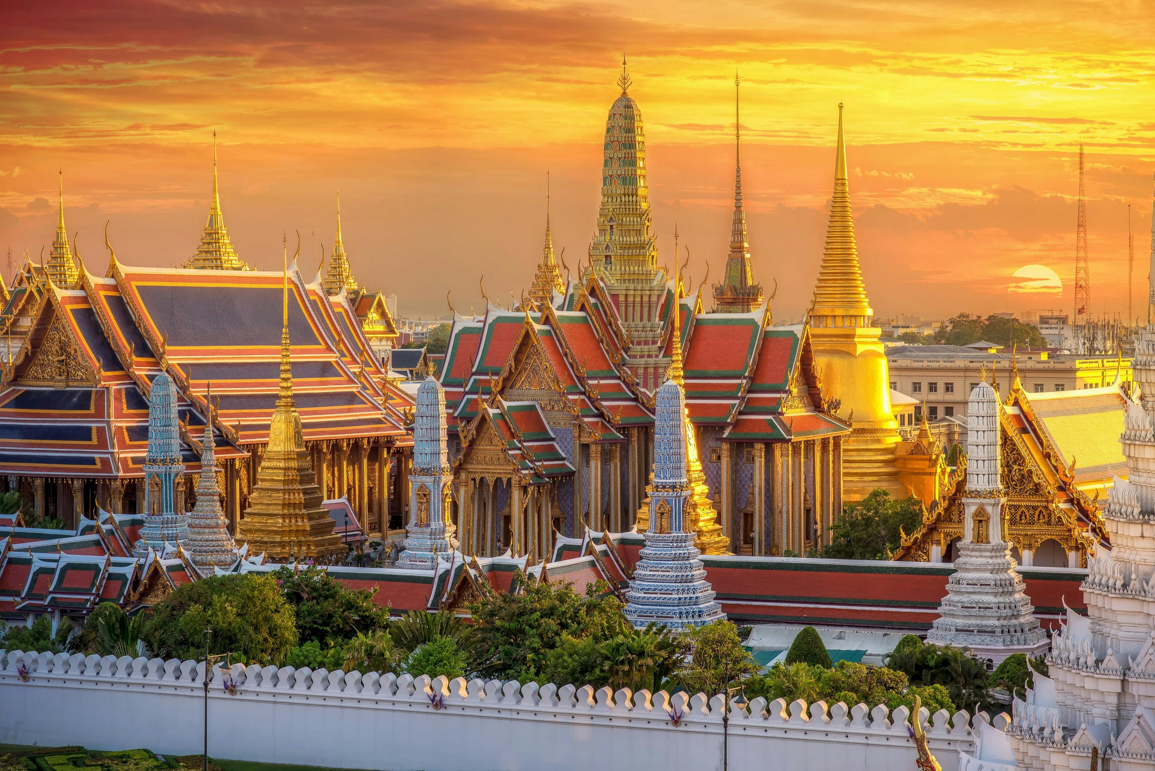 Zlatni hramovi i neboderi Bangkoka uz reku Chao Phraya