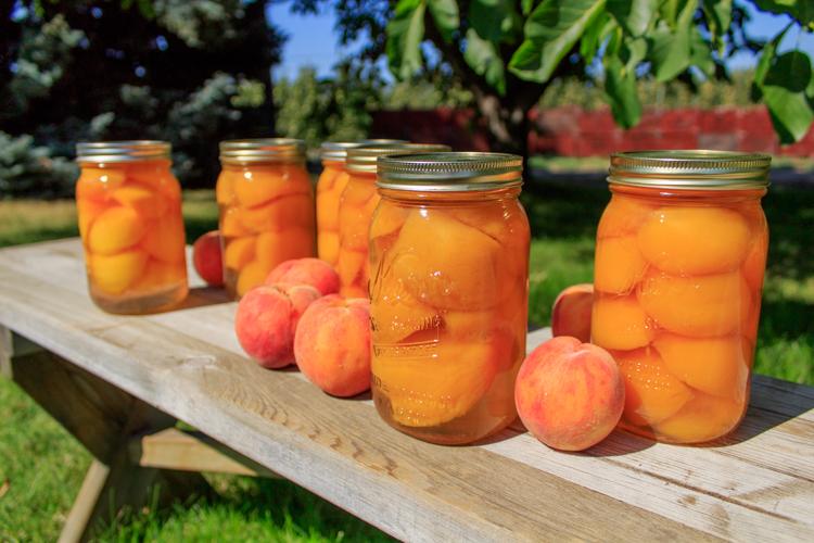 Finished canned peaches