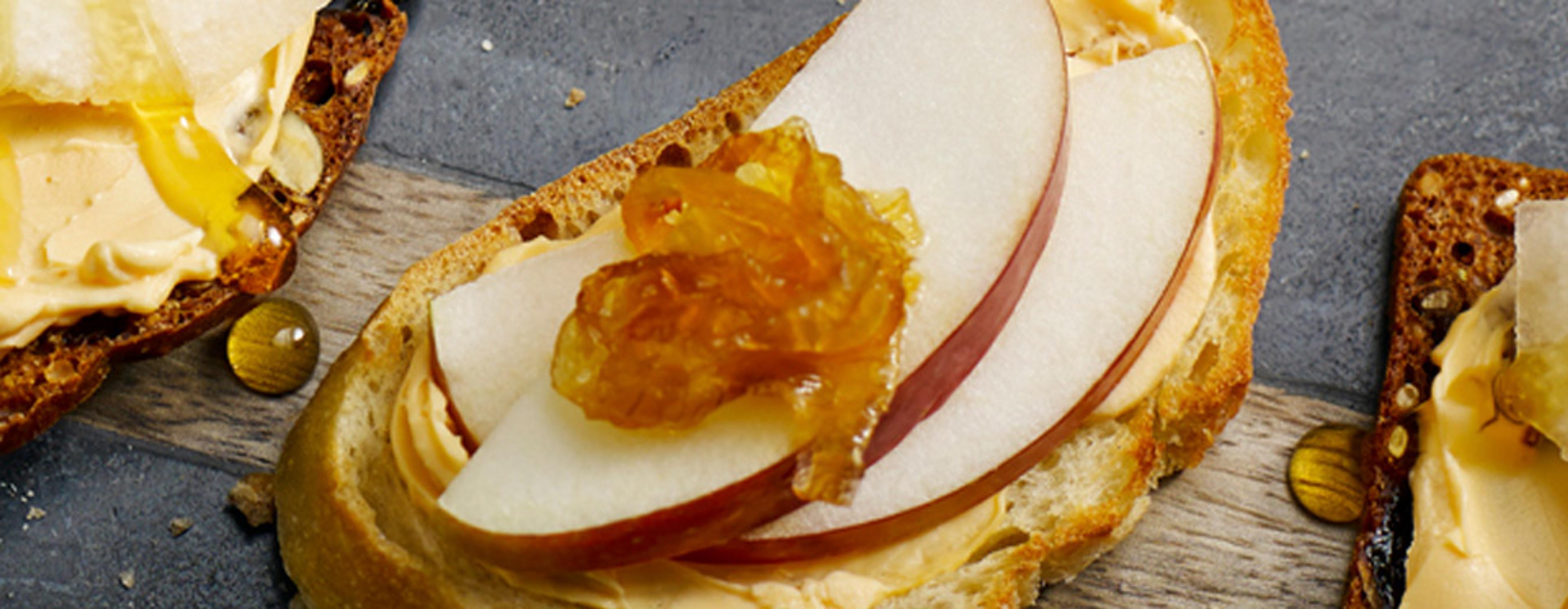 Caramelized Onion, Apple and Creamy Cheddar Crostini