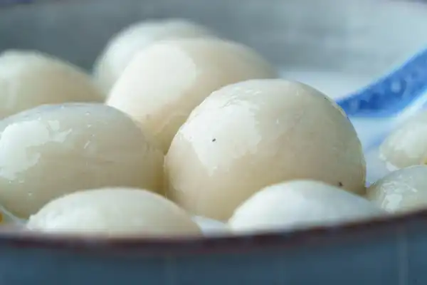 Sweet Sesame Tong Jyun (甜湯圓) | Made With Lau