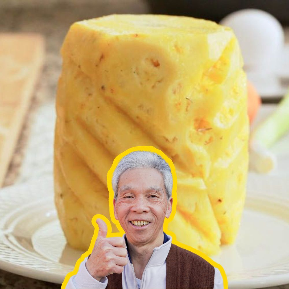 How a Chinese Chef Cuts a Pineapple