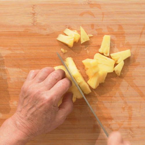 Method for Cutting a Pineapple (ๅฆไฝๅๅฒ้ณณๆขจ)