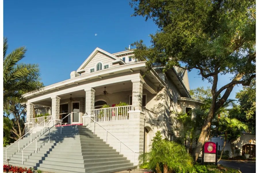 Faces of South Tampa — clinic exterior and interior.