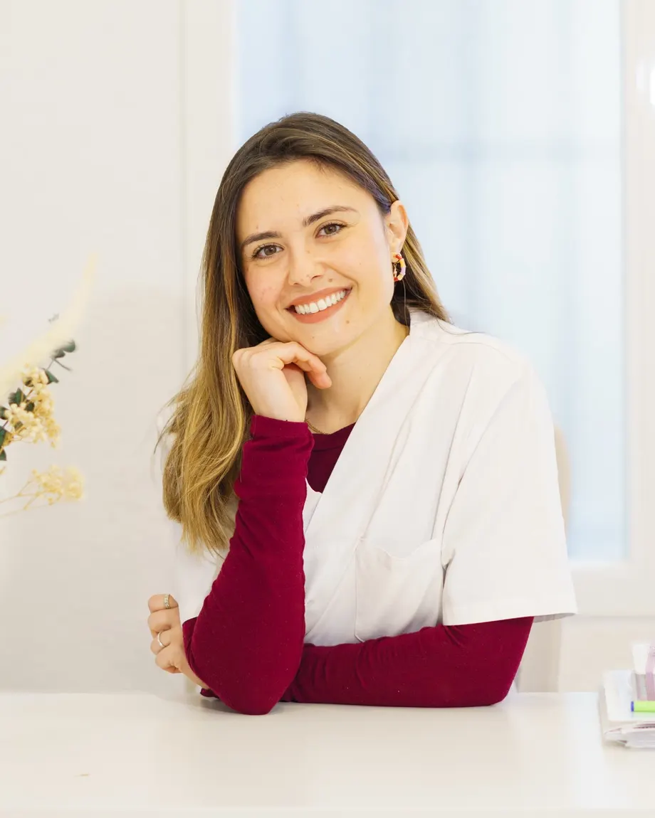 Laura Quijada, logopeda infantil colegiada en Madrid, en su espacio de trabajo