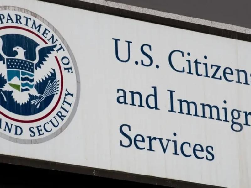 USCIS-ийн шинэ дүрэм: Хүсэлт гаргагчидын баримт бичигийг боловсруулахад, зөвхөн агентлагийн ажилтнуудын авсан гэрэл зургийг ашиглахаар боллоо