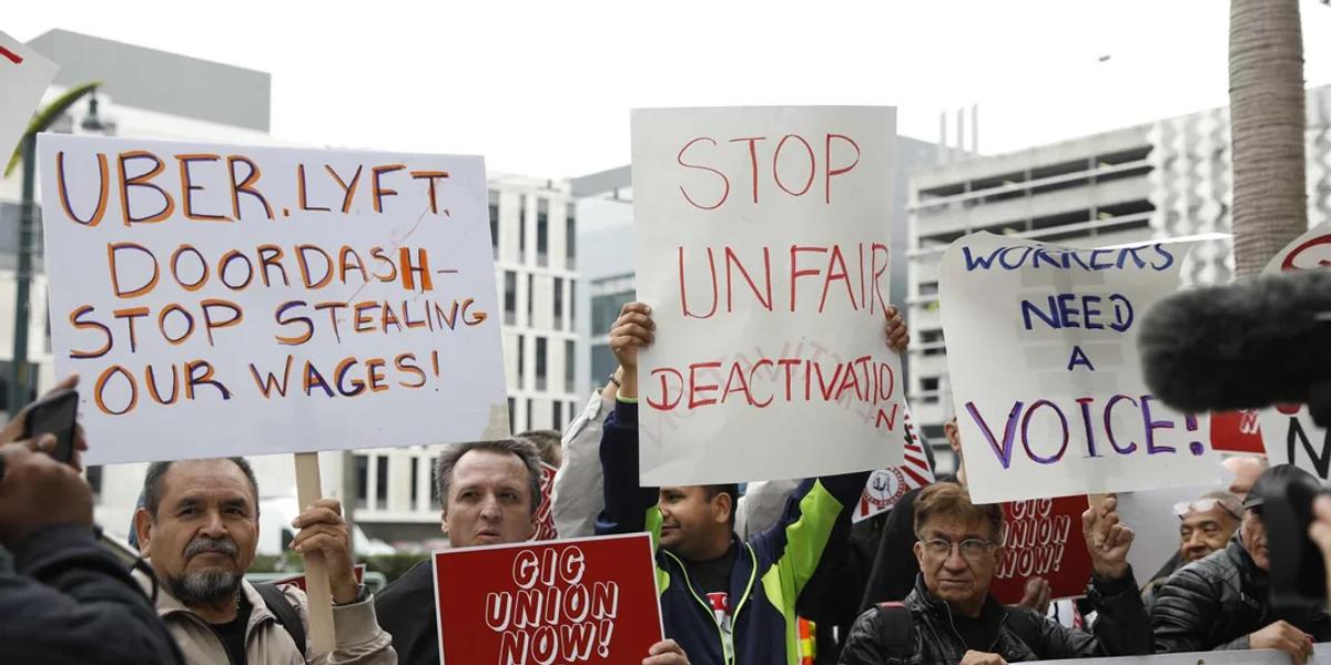 Калифорнид, Uber болон Lyft-н  жолооч нарыг Үйлдвэрчний эвлэл байгуулахыг зөвшөөрөв