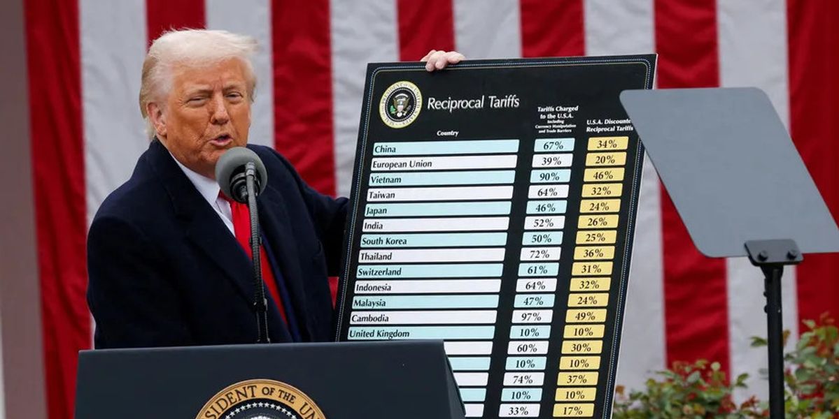 Трамп тарифын орлогоос, америкчуудад 2000 долларын ногдол ашиг өгөхөө амлав