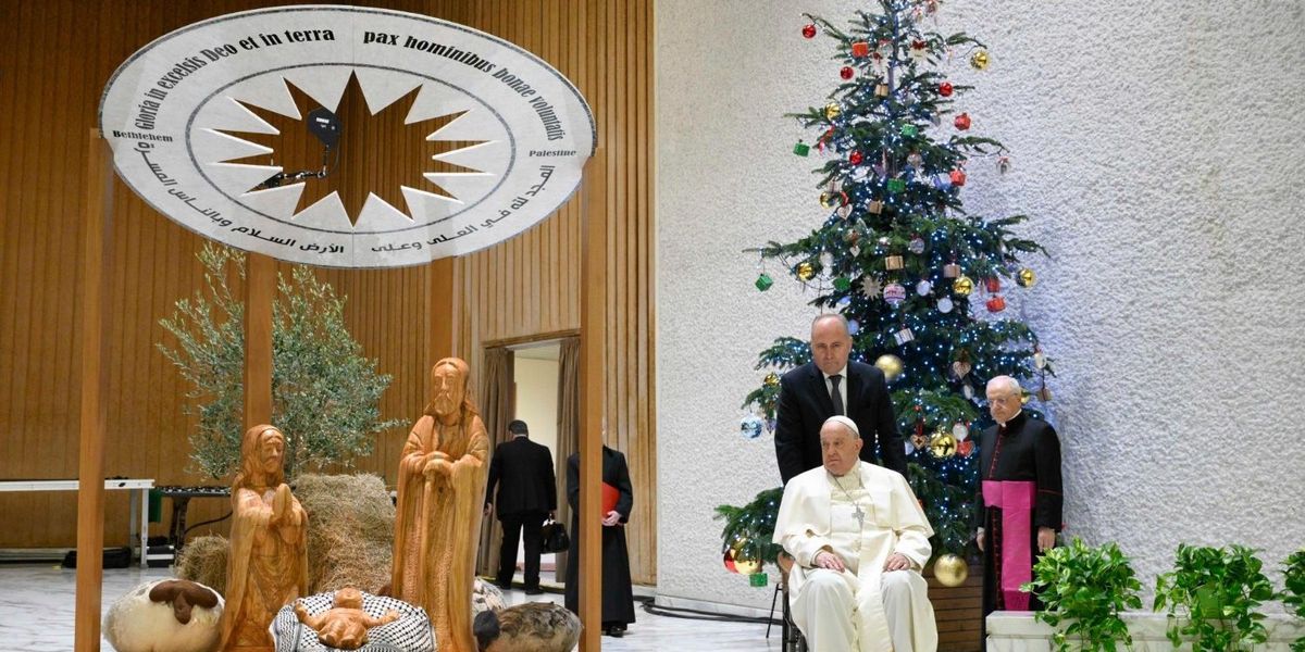 Массачусетсийн сүм, Христийн мэндэлсний өдөрт зориулан сүмийнхээ өмнө босгодог түүхэн билэгдлийн дүрсүүдээ, түүнийг албадан гаргасан гэсэн утгаар Есүсгүйгээр бүтээж, “ICE ирээд явсан” гэсэн зурагт хуудас тавьжээ