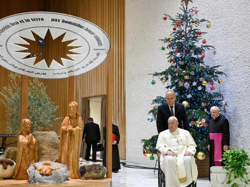 Массачусетсийн сүм, Христийн мэндэлсний өдөрт зориулан сүмийнхээ өмнө босгодог түүхэн билэгдлийн дүрсүүдээ, түүнийг албадан гаргасан гэсэн утгаар Есүсгүйгээр бүтээж, “ICE ирээд явсан” гэсэн зурагт хуудас тавьжээ