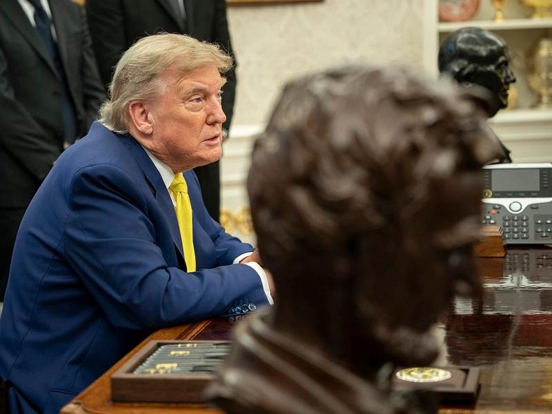 Трамп боолчлолтой холбоотой мэдээлэл бүхий үзмэрүүдийг АНУ-ын цэцэрлэгт хүрээлэнгүүдээс зайлуулах тушаал гаргажээ
