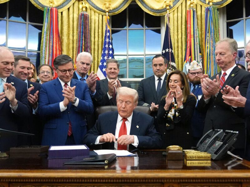 АНУ-ын түүхэн дэх, хамгийн удаан хугацааны Засгийн газрын үйл ажиллагааны зогсолт дууслаа