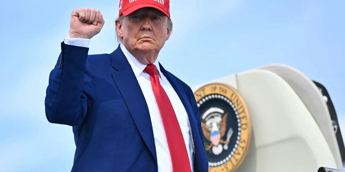 Трамп Татварын алба болон Сангийн яамнаас 10 тэрбум доллар гаргуулах нэхэмжлэл гаргалаа